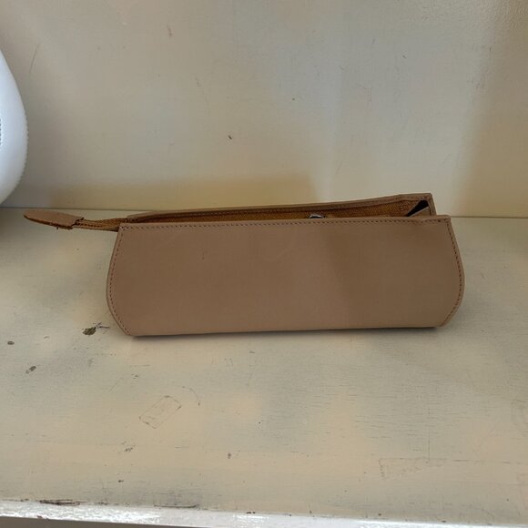 【9.28】#4 Preowned Value $300 Ferragamo Pouch - Picture 3 of 8